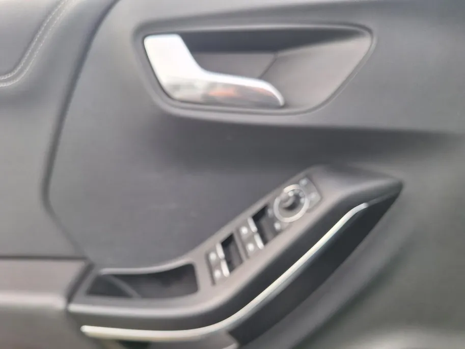 Ford Puma 1.0 EcoBoost 125 pk Titanium Navigatie - Apple Carplay/ Android Auto - Winter Pack - Half Lederen bekleding