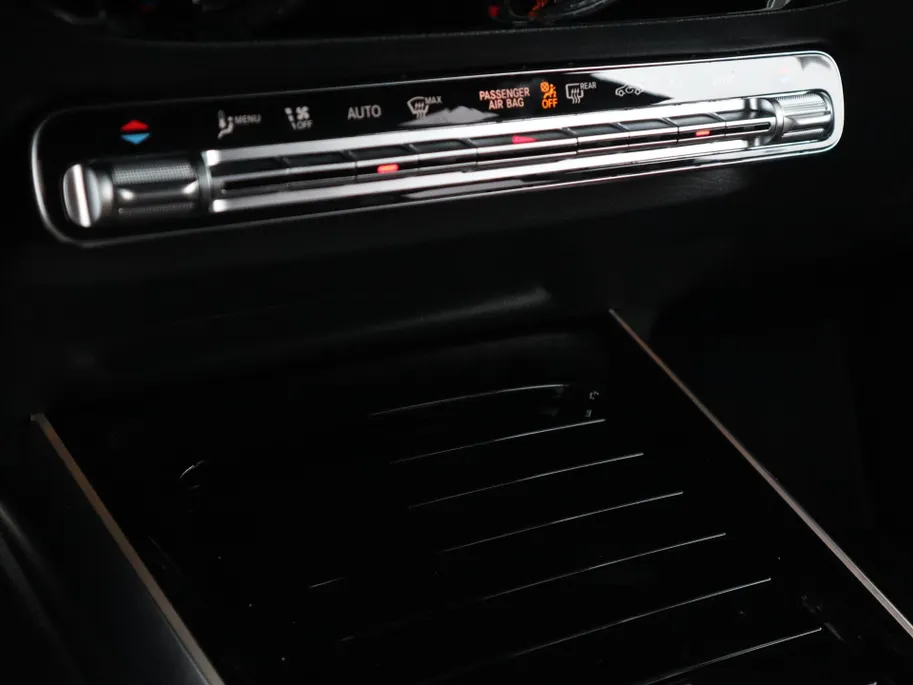 Mercedes-Benz GLA 180 AMG Line l Keyless l Achteruitrij camera l Stoelverwarming