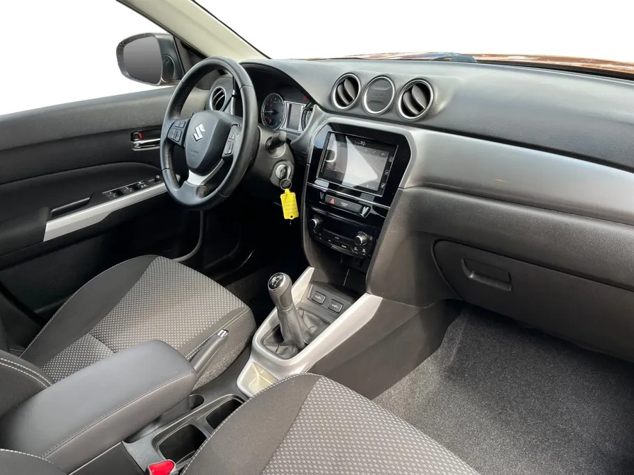 Suzuki Vitara 1.6 Exclusive | Cruise Control | Climate Control | Parkeer Camera | Apple/Android Carplay | Stoelverwarming | Navigatie |