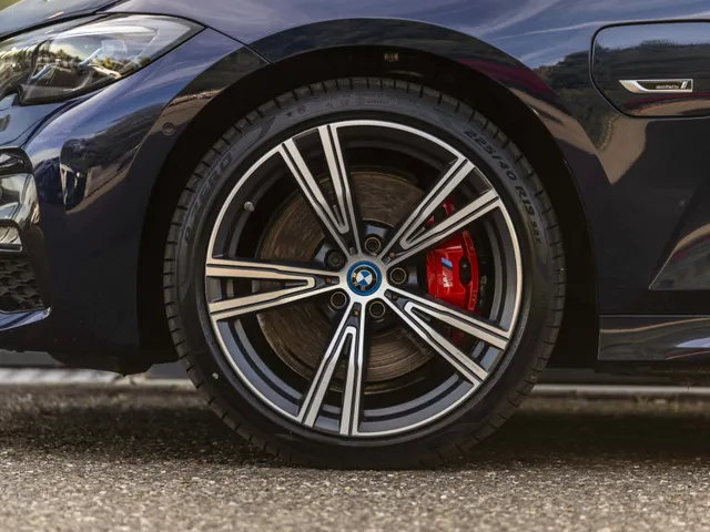 BMW 3 Serie Touring 330e Business Edition Plus M-Pakket  / Pano dak