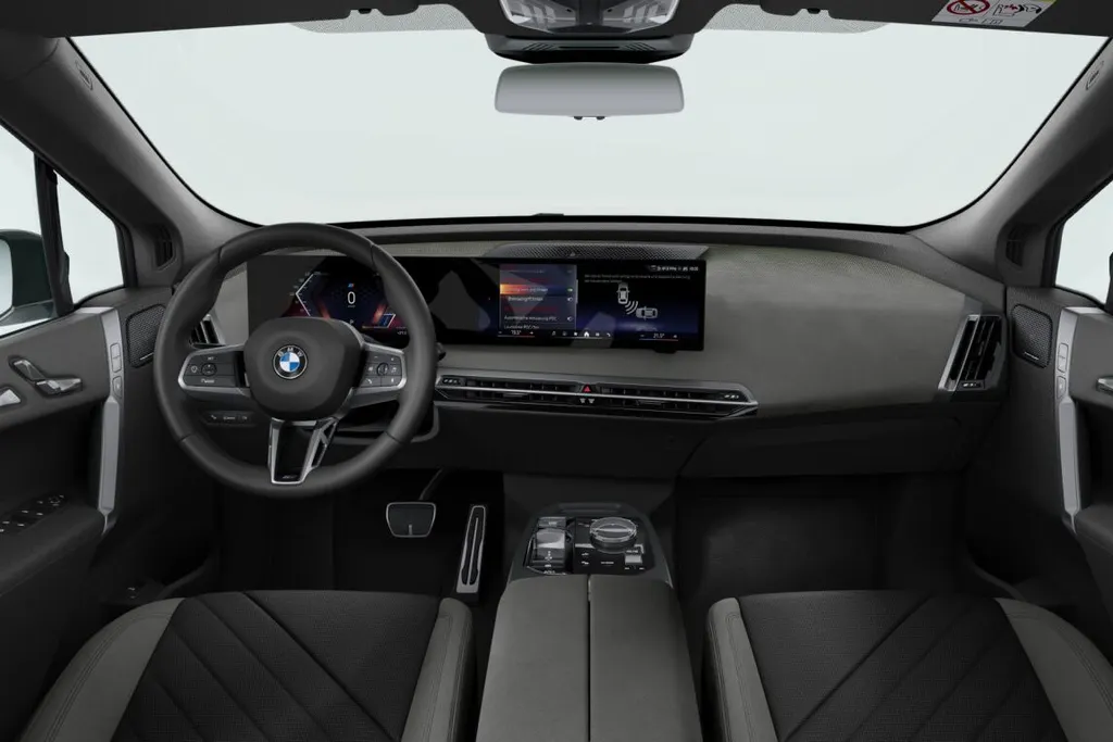 BMW iX xDrive45 101 kWh