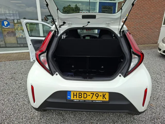 Toyota Aygo X 1.0 VVT-i MT Play NL-auto | CAMERA | CRUISE | rijklaarprijs !!