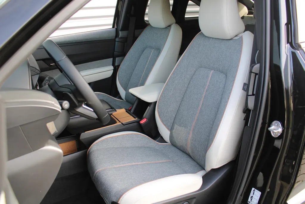 Mazda MX-30 e-SkyActiv EV 145PK Advantage Modern 36 kWh | Stoelverwarming | HUD | Dodehoek detectie | Elek. stoelverstelling | LED | 18' LM | Camera |