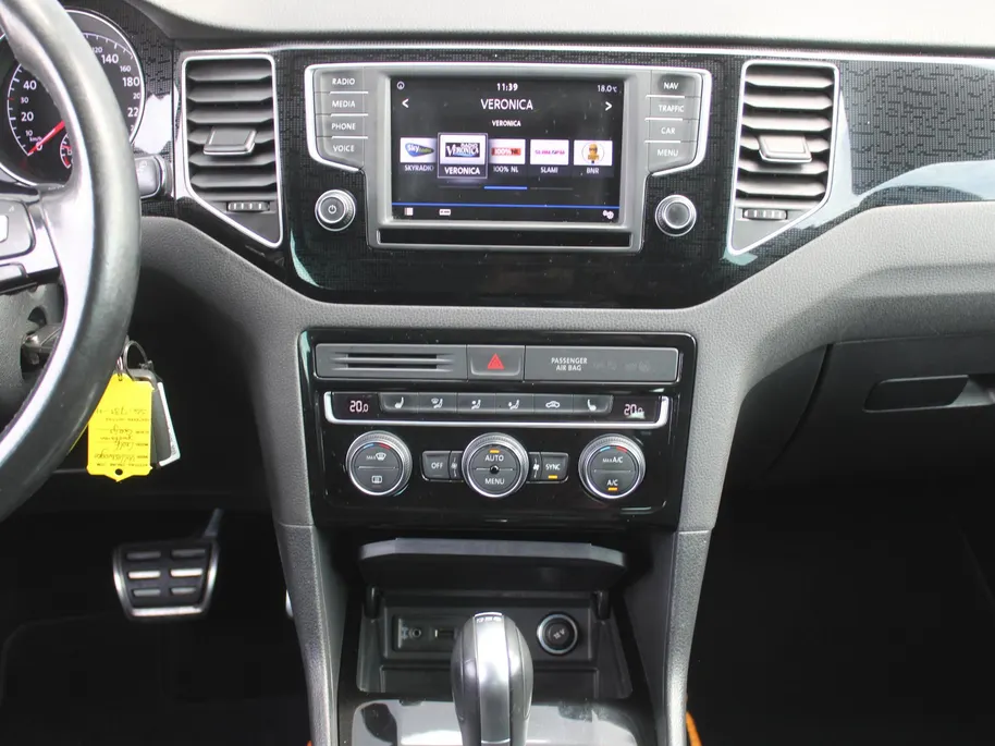 Volkswagen Golf Sportsvan 1.4 TSI Sound | Automaat | Navi | Trekhaak | 16” LM | Stoelverwarming | Cruise adapt. | All seasons | Apple CarPlay/Android Auto |