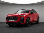 Audi Q3 Sportback 1.5 200kW e-hybrid S edition 272 PK · Tech pro · Glazen panoramadak · Sportstoelen alcantara met rode stiksels