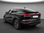 Audi Q6 e-tron Sportback Advanced edition 83 kWh 252 PK · Sportstoel lederen bekleding · Winterpakket · Trekhaak elek. wegklapbaar