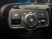Mercedes-Benz A-Klasse 200 Launch Edition Premium AUTOMAAT AMBIENT LIGHT NAVI AIRCO CAMERA CRUISE CONTROLE AMBIANCE VERLICHTING APPLE CARPLAY ANDRIOD AUTO AMG PAKKET ZEER MOOIE AUTO
