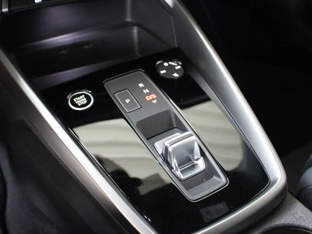 Audi A3 Sportback 35 TFSI S edition Navigatie | B&O Audio | 18' Velgen | Sportstuur |