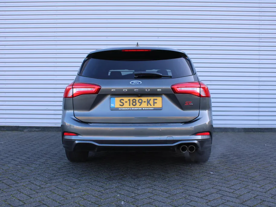 Ford Focus Wagon 1.0 EcoBoost ST Line Business | Stuur-/stoel-/voorruitverwarming | Camera | Clima | Draadloze telefoonlader | 17' LM | Navi |