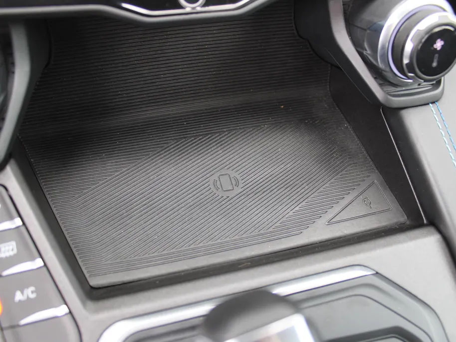 Lynk & Co 01 1.5 | PHEV | Trekhaak | Stoelverwarming | Elek. stoelverstelling + achterklep | Pano dak | Dodehoek detectie | Camera | 20' LM | HK Audio |