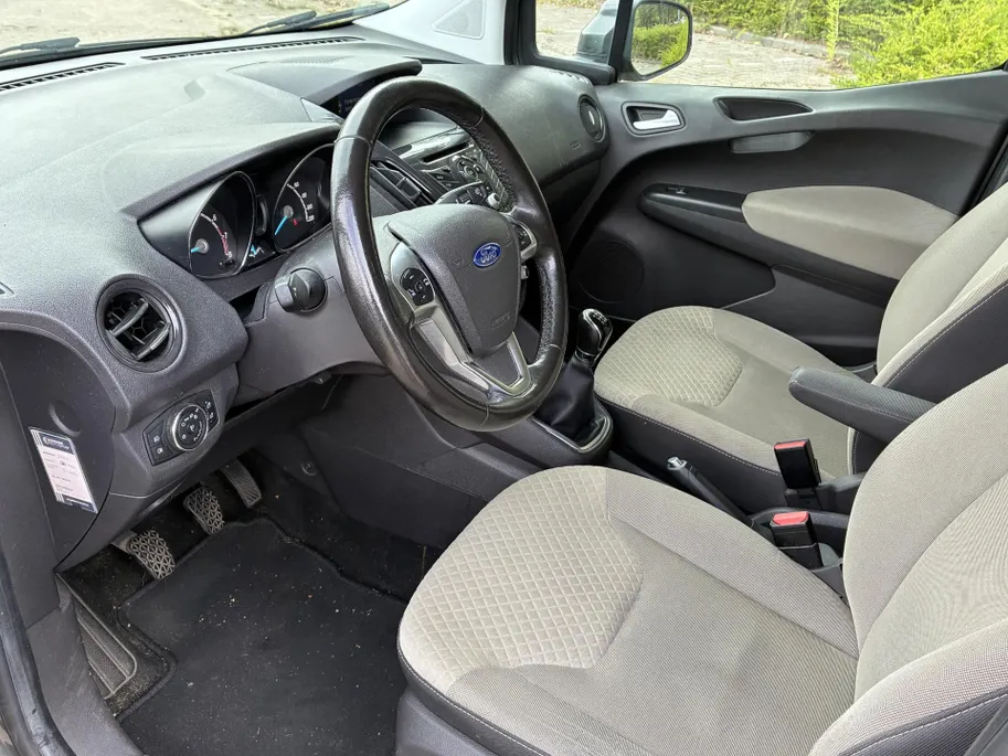 Ford Tourneo Courier 1.0 Titanium