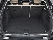Audi e-tron 55 quattro edition 95 kWh 408pk · Panoramadak · 360 Camera · Afneembare Trekhaak · Lederen Bekleding · Elek. Stoelen + Geheugen Bestuurder ·