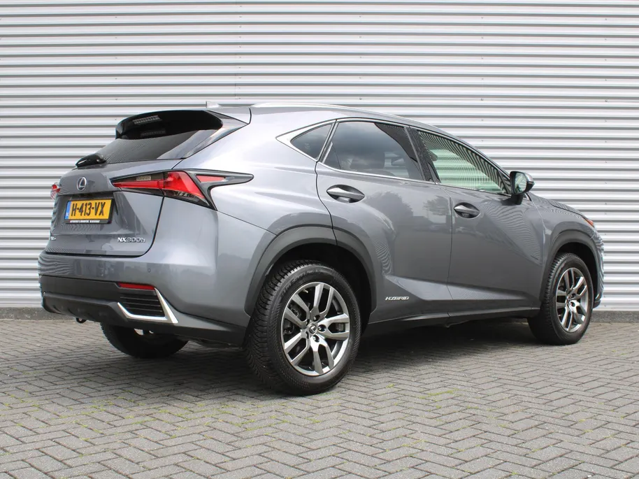 Lexus NX 300h AWD Sport Edition | Luxury + Safety Pack | Stuur-/stoelverwarming | Schuif-/kantel dak | Draadloze lader | 18' LM | Camera | Cruise adapt. |
