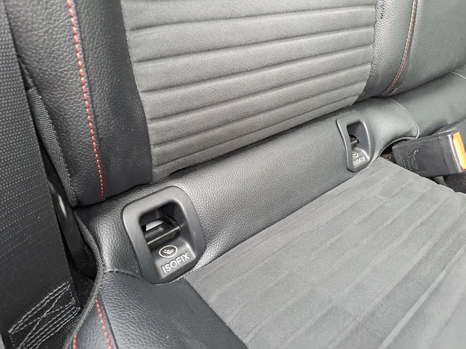 Mercedes-Benz GLA 180 Business Solution AMG AUTOMAAT | Trekhaak | Schuif/kanteldak | Navigatie | Camera | AMG-styling | Climate | Sensoren | Apple Carplay/Android Auto | Cruise | Stoelverwarming