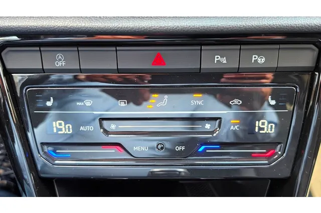 Volkswagen T-Roc 1.5 150PK TSI 7-DSG A/T R-Line Edition - Cold Pack - Park Assist - IQ.Light