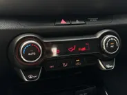 Kia Stonic 1.0 T-GDi MHEV DynamicPlusLine | Apple Carplay / Android Auto | Navigatiesysteem | Stoel + Stuurverwarming | Licht + Regensensor | Parkeersensoren + Camera Achter | Cruise Control | 16' Lichtmetalen Velgen