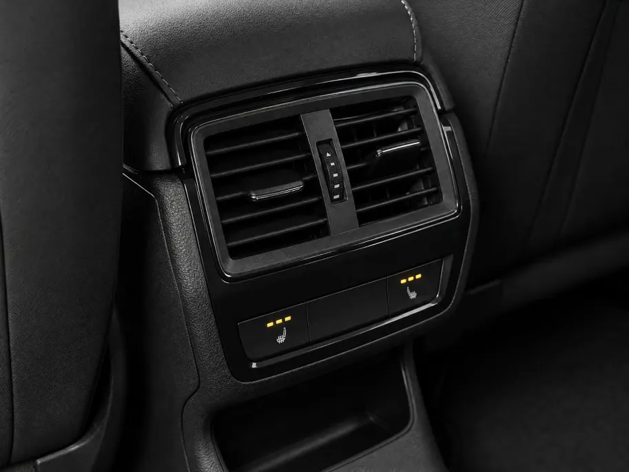 Škoda Kodiaq 1.5 TSI 150pk DSG Business Edition · Trekhaak · Camera · Apple/Android Car Play · Navigatie · Stoel-& Stuurverwarming · 19'' Inch ·