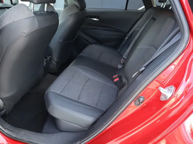 Toyota Corolla Touring Sports 1.8 Hybrid Dynamic Trekhaak | All Seasons | Carplay | Stoelverwarming