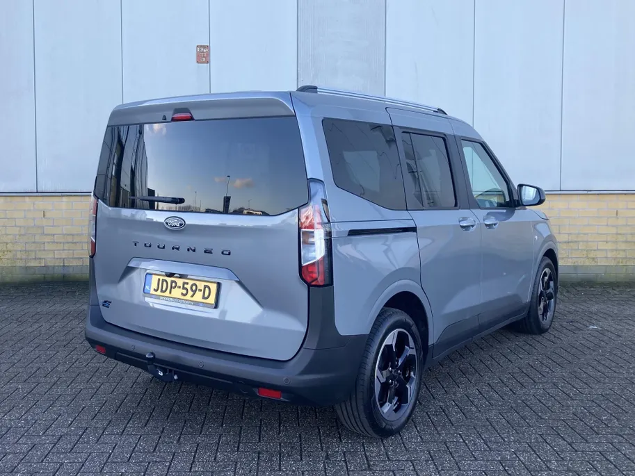 Ford Tourneo Courier Titanium 100% Elektrisch 43kWh 136 pk Apple Carplay/Android Auto - Winterpack - trekhaak