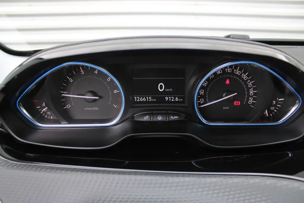 Peugeot 2008 1.2 PureTech Allure | Airco | Cruise | 16' LM |