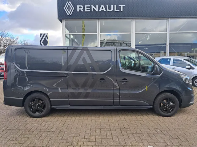 Renault Trafic 2.0 dCi 130 T30 L2H1 GB Comfort Black Edition | Airco | Cruise | LM velgen | Betimmering | Trekhaak | Bijrijdersbank | Demonstratieauto, vraag naar beschikbaarheid ! |