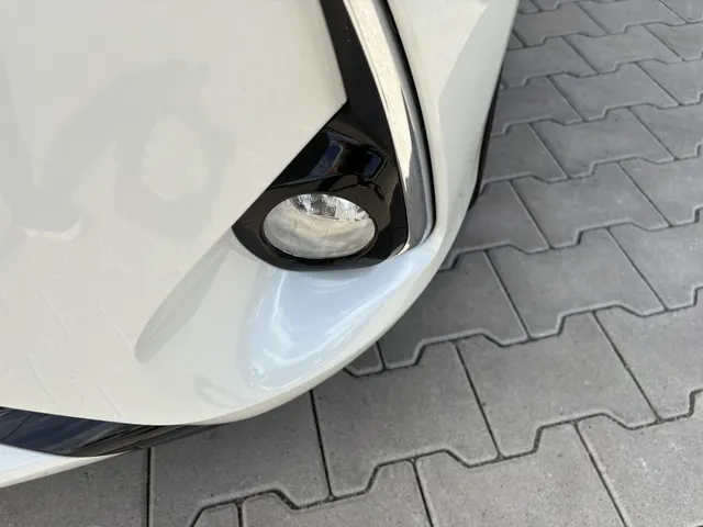 Toyota Yaris 1.5 Hybrid Bi-Tone | Navigatie | Trekhaak
