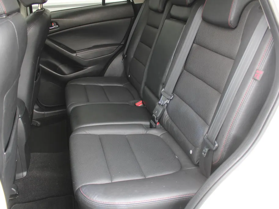 Mazda CX-5 2.0 GT-M 4WD | Stoelverwarming | 19' LM | Clima | Navi | Leer | Cruise | Camera | Xenon | Volledig dealer onderhouden! | Zeer nette auto |