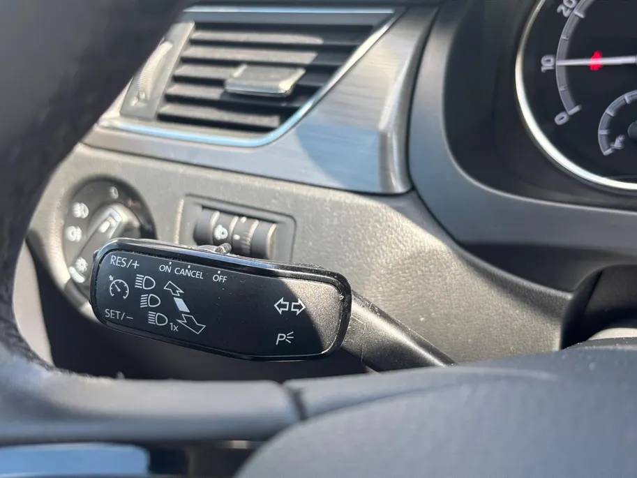 Škoda Rapid Spaceback 1.0 TSI Greentech Clever | Panoramadak | Climate Control | Cruise Control | Stoelverwarming | Parkeersensoren achter | DAB |