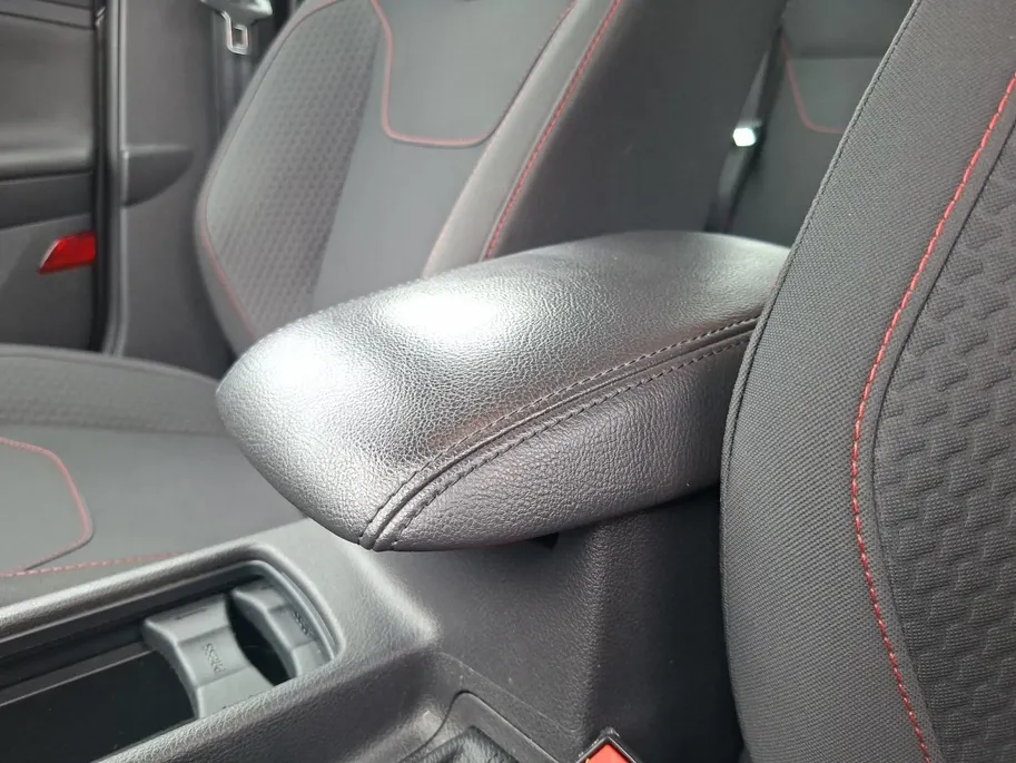 Ford Focus 1.0 ST-Line Wagon | Nieuwe distributieriem | Parkeersensoren | Navigatie | Climate Control | Voorruitverwarming | 17' Lichtmetaal | Trekhaak