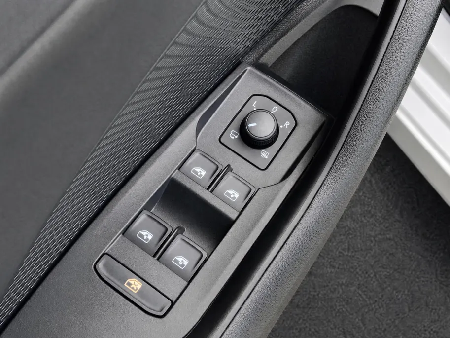 Škoda Octavia Combi 1.5TSI/115PK FL Selection · Apple/Android Car Play · Parkeersensoren · Stoelverwarming · Garantie t/m 04-12-2028 of 120000km.