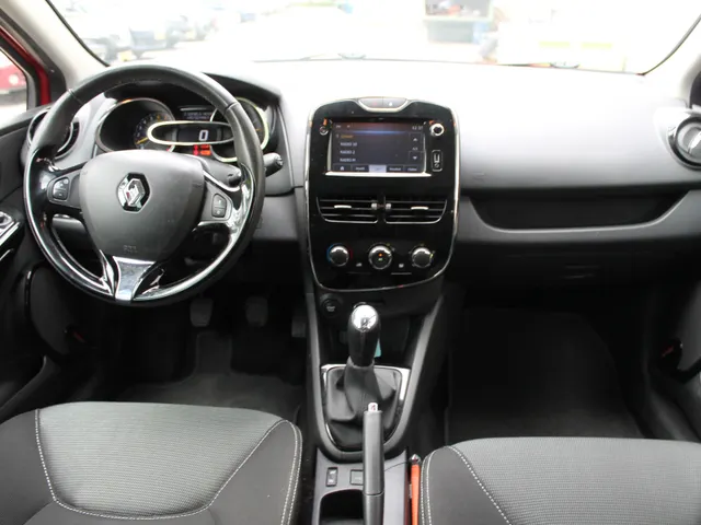Renault Clio Estate 0.9 TCe Expression | airconditioning | navigatie | lichtmetalen velgen | trekhaak