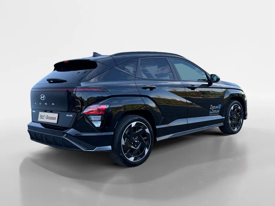 Hyundai Kona Electric N Line Sky 64.8 kWh | Navigatie| Schuif-kantel dak| Head up display| Stoelverwarming/koeling| 360 graden camera|