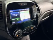 Renault Captur 120PK TCe Intens Automaat | Trekhaak | Navi | LM Velgen Hoogglans Zwart | Camera | Parkeersensoren | Full LED | Climate Control | Cruise Control | Keyless Entry | Elektrische Ramen & Spiegels | Licht & Regen Sensor |