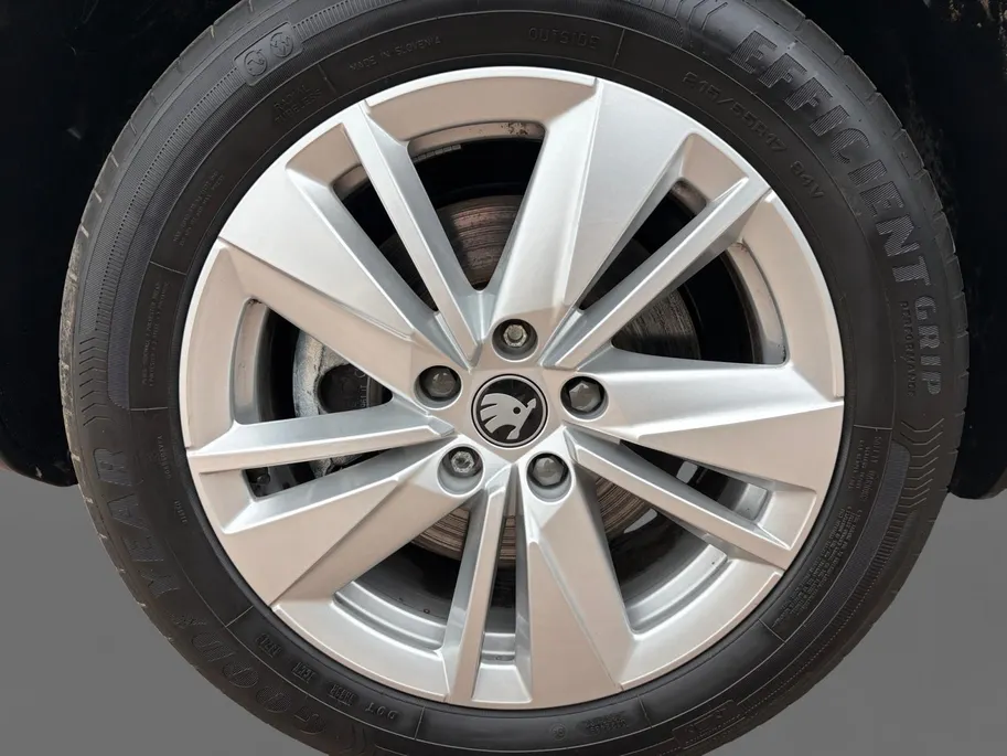Škoda Karoq 1.5 TSI ACT Business Edition *Automaat*Navi via Carplay*Camera*Parkeersensoren*Climate Control*Keyless*Cruise Control*LM.Velgen*Zeer nette auto!