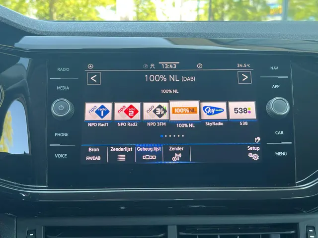 Volkswagen T-Cross 1.0 TSI Life AUTOMAAT | APPLE CARPLAY / ANDROID AUTO | 17 INCH | ADAPTIVE CRUISE CONTROL | ALL SEASON BANDEN | 7 DSG | NED. AUTO |