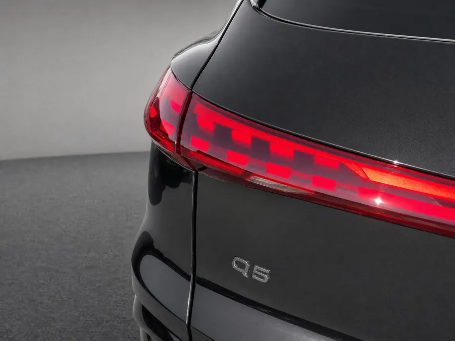 Audi Q5 2.0 TFSI e-hybrid 299pk quattro S edition · SOH 97,1% · Panoramadak · 360° Camera + parkeersensoren · Apple/Android Car Play · Fabrieksgarantie t/m 22-09-2029 of 100.000Km