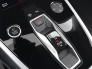 Audi Q4 Sportback e-tron 35 Launch edition 55 kWh 125kW/170PK · Panoramadak · Leder · Stoelverwarming · Apple/Android Car Play · Garantie t/m 17-10-2026 of 100000km.