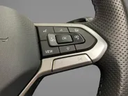 Volkswagen Tiguan 1.5eTSI/150PK R-Line · Panoramadak · Trekhaak · 360°Camera + Parkeersensoren · Garantie t/m 06-01-2030 of 100000km.