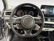 Suzuki Swift 1.2 Comfort Sport | 17 inch | Zwarte logo's | Carbon spiegels | Sharkfin antenne | Carplay | Adapt. Cruise | Navi | Keyless start
