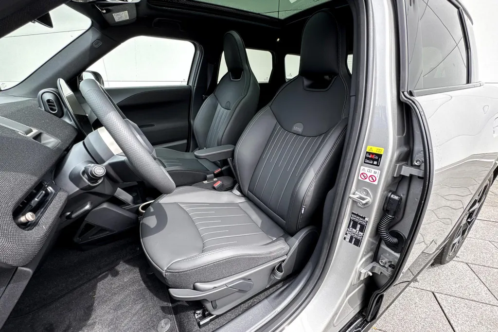 MINI Aceman SE John Cooper Works M 54.2 kWh