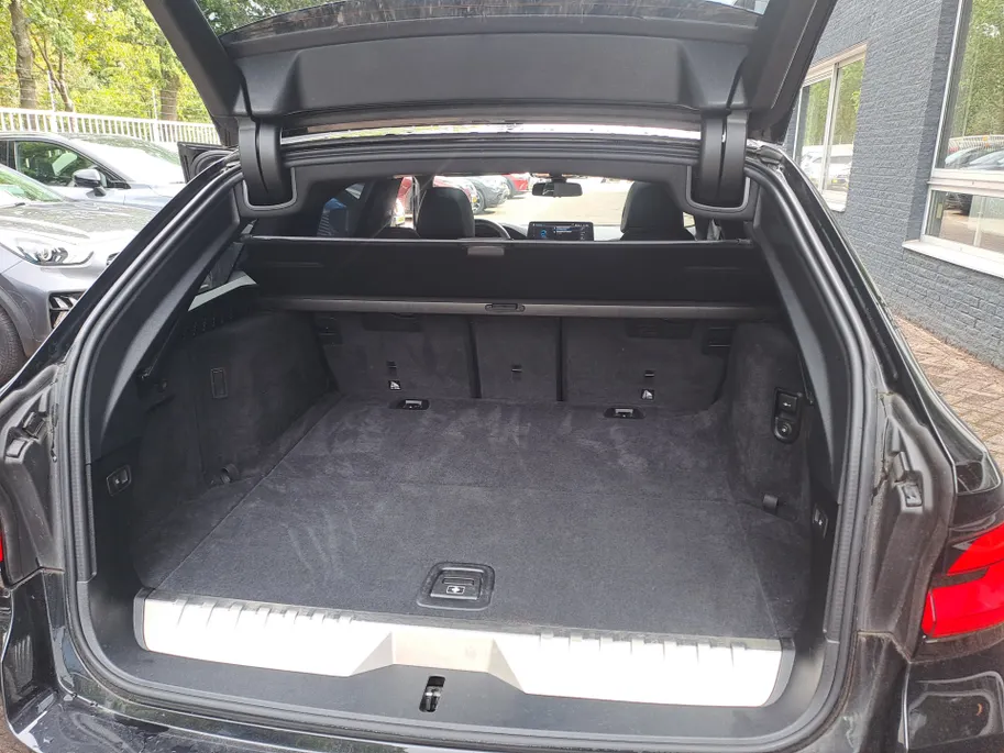 BMW 5 Serie Touring 530e xDrive M SPORT | Pano | Harman Kardon | 360 Camera | Head up | Elektrisch Wegklapbare Trekhaak | Voorstoelen verwarmd | Navigatie | Apple Carplay/Android Auto | Leer