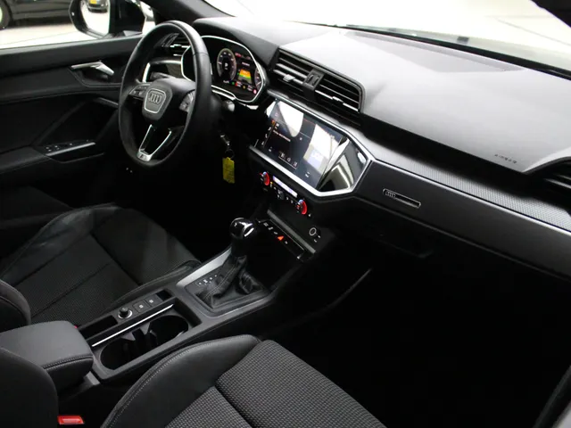Audi Q3 Sportback 45 TFSI 245PK S-Line S-Tronic Navigatie | 360 camera | Gunner Velgen | Stoelverwarming