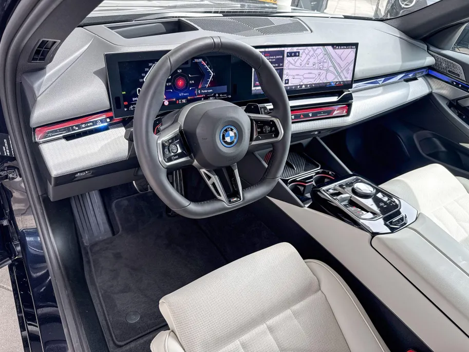 BMW 5 Serie Touring 550e xDrive