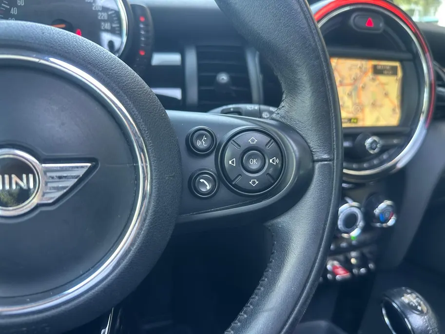 MINI 5-Deurs 1.5 Cooper Business | Pano | Automaat | Cruise | Navi |