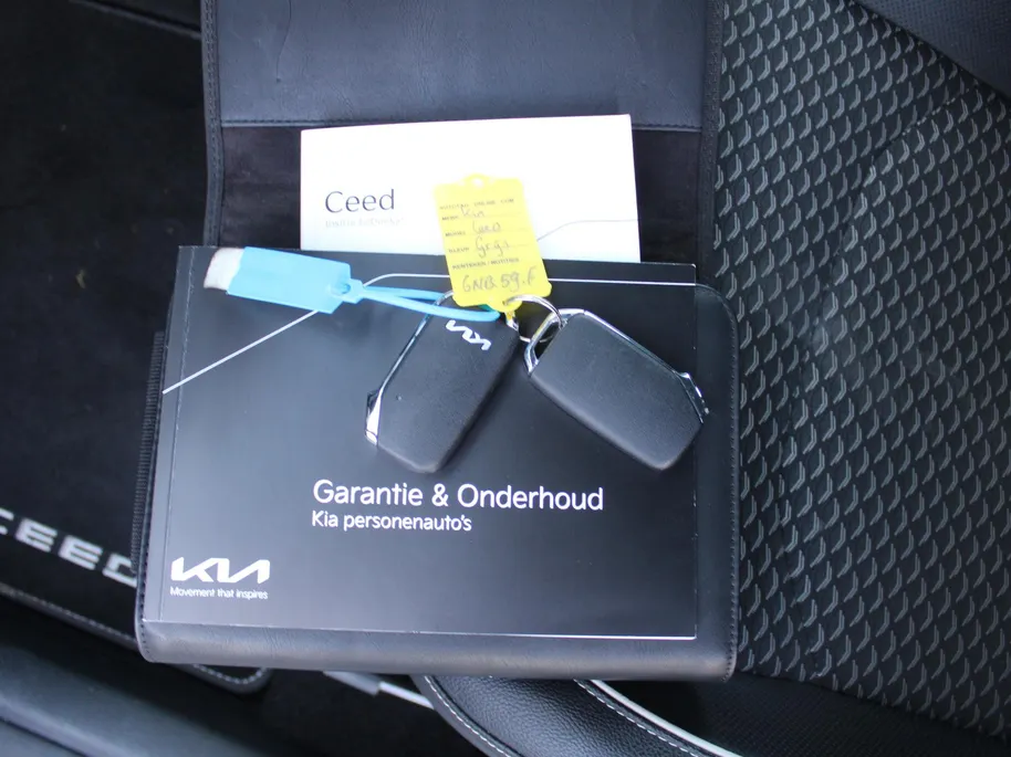 Kia Ceed 1.0 T-GDi DynamicPlusLine | Stuur-/stoelverwarming | Camera | Draadloos laden | LED | Dodehoek detectie | 16' LM |