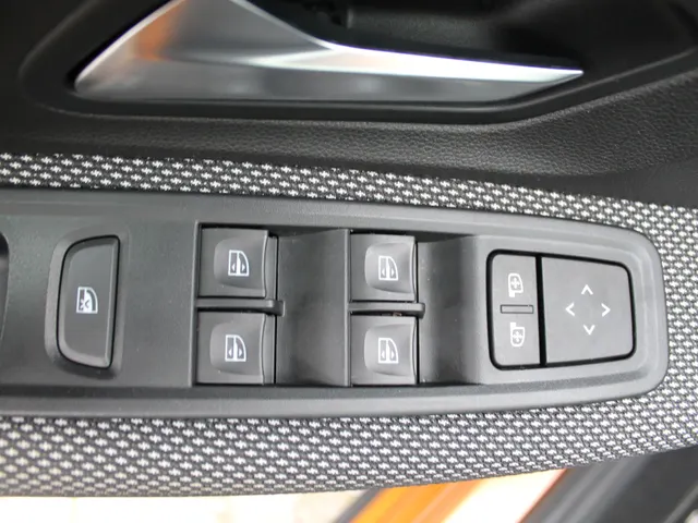 Dacia Sandero Stepway 1.0 TCe 100 PK Bi-Fuel Comfort | Trekhaak | ECC | Sensoren achter | 6 bak |