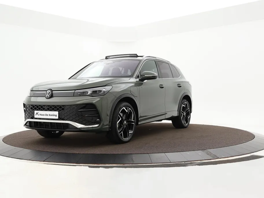 Volkswagen Tiguan 1.5 eHybrid 272pk DSG R-Line Edition · Panoramadak · 360 Camera · Harman Kardon Audio · Inklap. Trekhaak · Matrix LED · Head-Up Display · Keyless · Garantie t/m 19-11-2030 of 100.000km