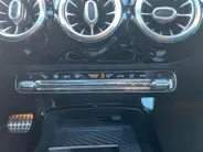 Mercedes-Benz A-Klasse 250 Premium Plus | AMG Pakket | Panoramadak | Achteruitrijcamera | Stoelverwarming | 12 maanden garantie! |