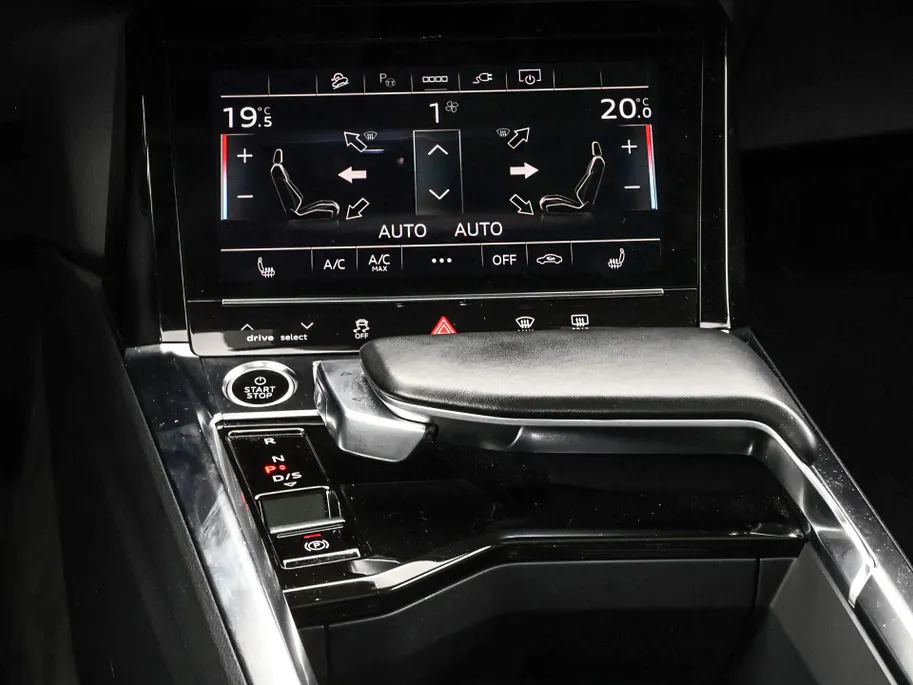 Audi e-tron 55 408pk Quattro S edition 95 kWh · SOH 95,6% · Panoramadak · 360 Camera · B&O Audio · Stoelverwarming · Luchtvering · 21'' Inch ·