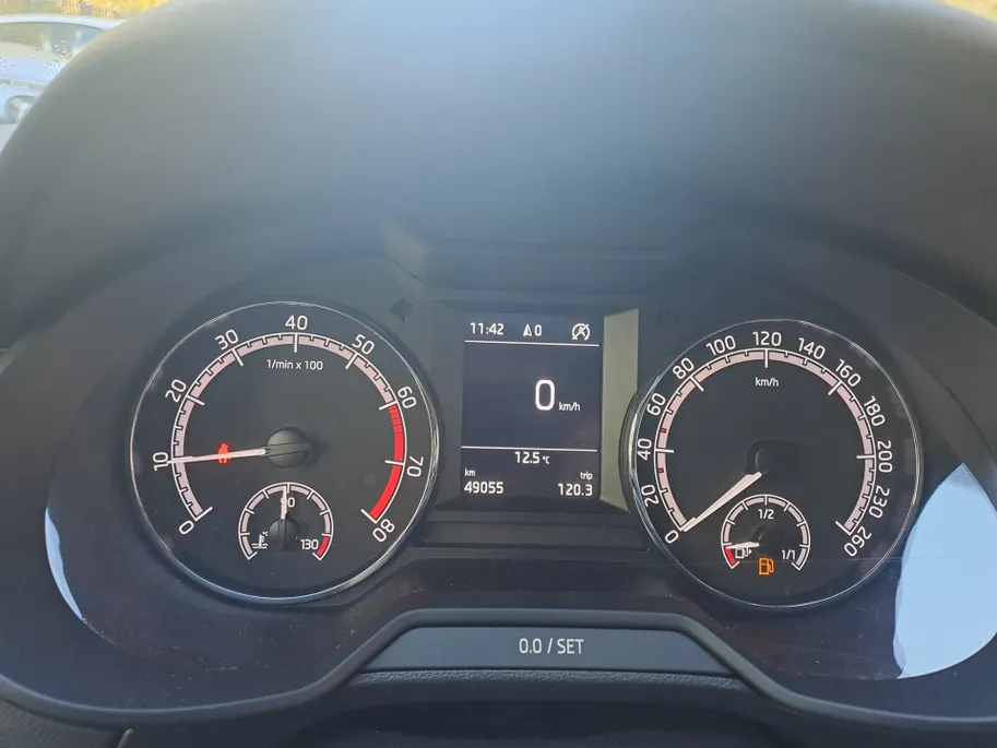 Škoda Octavia Combi 1.0 TSI Greentech Business Edition | Navigatie | Cruise Control | LM Velgen  | Apple Carplay/Android Auto | Parkeersensor achter | DAB